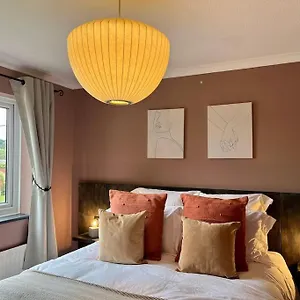 Lovely 2 Bedroom House + Garden Holiday home Burton (Dorset)